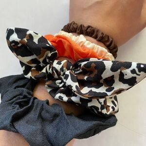 Set of 5 Scrunchies - Leopard Bow Orange